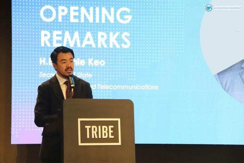 news-event-ឯកឧត្តមអគ្គលេខាធិការរង ជាង វុត្ថា បានអញ្ជើញចូលរួមជាវាគ្មិនក្នុងកិច្ចពិភាក្សា ក្រោមប្រធានបទ “អធិបតេយ្យភាពឌីជីថលរបស់កម្ពុជា គឺជាអធិបតេយ្យភាពជាតិរបស់ប្រទេសកម្ពុជា” អំឡុងពេលកិច្ចសន្ទនាពេលព្រឹកស្ដីពី “អធិបតេយ្យភាពឌីជីថលរបស់កម្ពុជា”