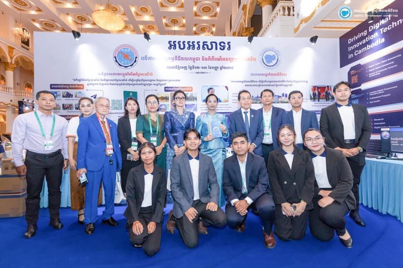 news-event-សកម្មភាពខ្លះៗនៅស្តង់ពិព័រណ៍គណៈកម្មាធិការរដ្ឋាភិបាលឌីជីថល អំឡុងពេល «វេទិកាពាណិជ្ជកម្មឌីជីថលកម្ពុជា និងពិព័រណ៍អនឡាញ លើកទី២ (The 2nd Cambodia Digital Trade Forum & Online Expo)»